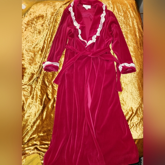 DB Boutique | Intimates & Sleepwear | Vintage 97s Red Velvet White Lace ...
